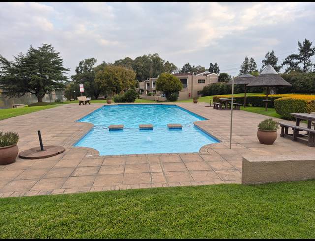 2 BEDROOM TOWNHOUSE FOR SALE IN PEACEHAVEN